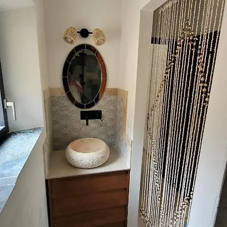 Дом отдыха Maison De Charme Avec Piscine Simiane-la-Rotonde